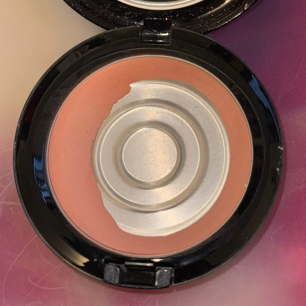 Mac Hello Kitty Tahitian Sand Compact